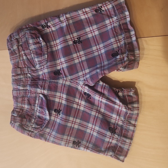 Gap-Plaid Kids Shorts with Skull Pattern. Size 2T - Picture 3 of 3
